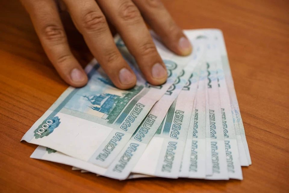 Глава сельсовета получила 20 000 рублей от индивидуального предпринимателя.