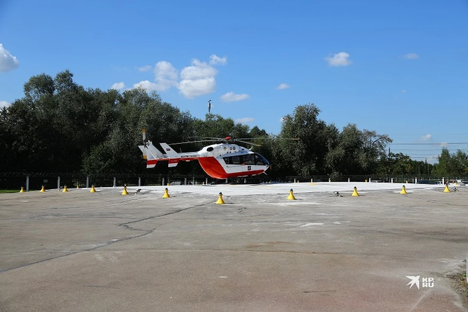 Двоих пострадавших горняков доставили на вертолете в Екатеринбург
