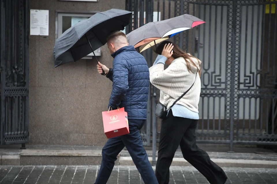 В непогоду москвичей просят быть внимательными и осторожными на улицах