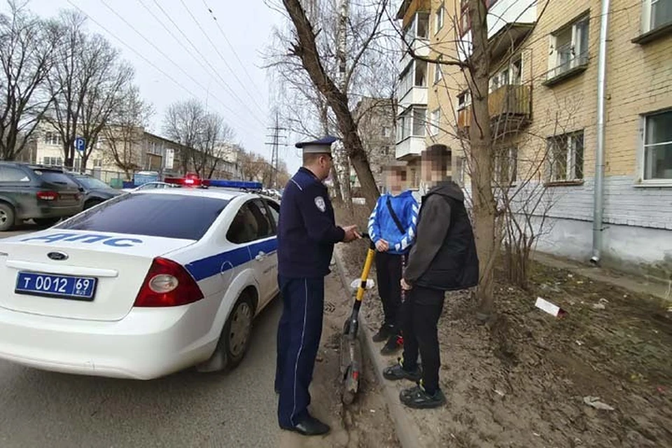 Госавтоинспекторы в Твери проводят рейды "Водитель СИМ" Фото: отдел ГИБДД УМВД России по г. Твери