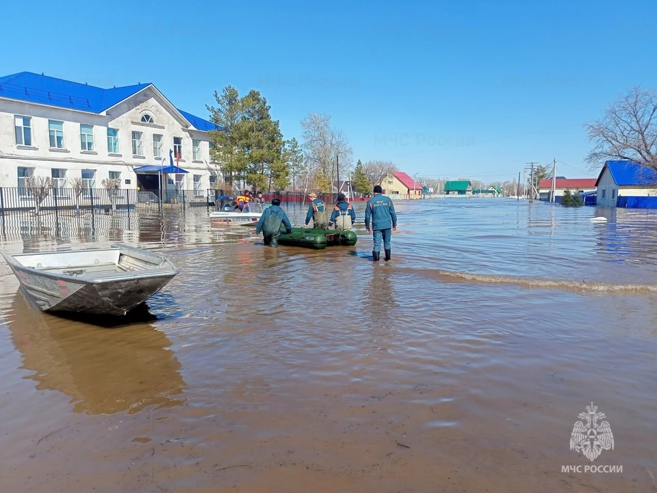 По данным на 9 утра 4 апреля в Краснохолме подтопленными остаются 41 жилой дом, 926 придомовых территорий.