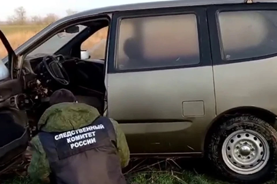 Одного из мужчин нашли на заднем сидении машины. Фото: СУ СКР по Ростовской области.