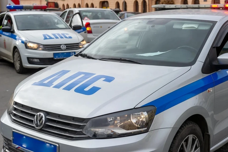 Житель Ленобласти хотел дать взятку полицейскому и нарвался на штраф в 40 тысяч рублей.
