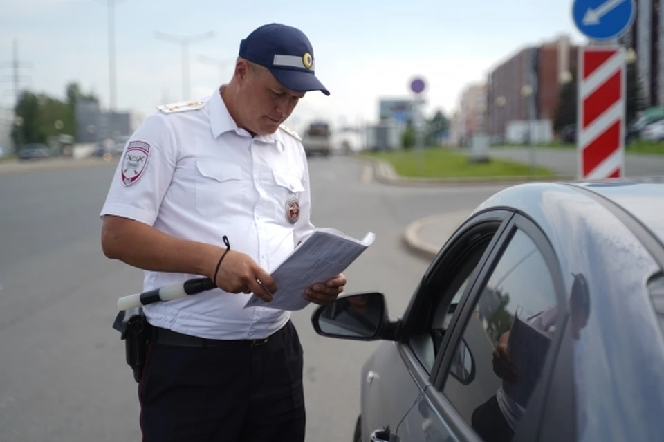Очевидцы отметили, что мигрант позвал на помощь своих друзей.