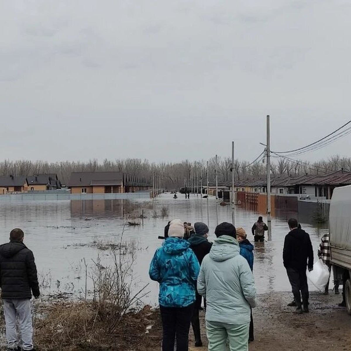 В поселке Никель Орска срочно эвакуируют жителей из-за паводка - KP.RU