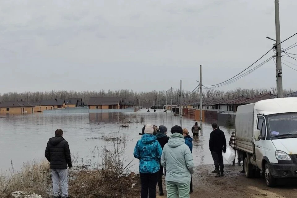 В поселке Никель Орска срочно эвакуируют жителей из-за паводка