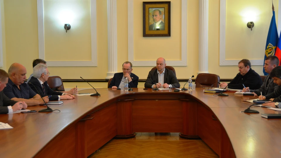 Глава Астрахани Олег Полумордвинов провёл совещание, на котором обсуждался вопрос пересмотра графика вывоза мусора регоператором