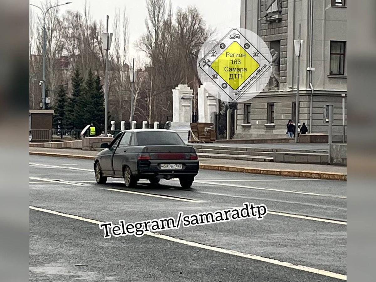 В Самаре нашли и наказали автомобилиста, который ездил по площади Куйбышева  - KP.RU