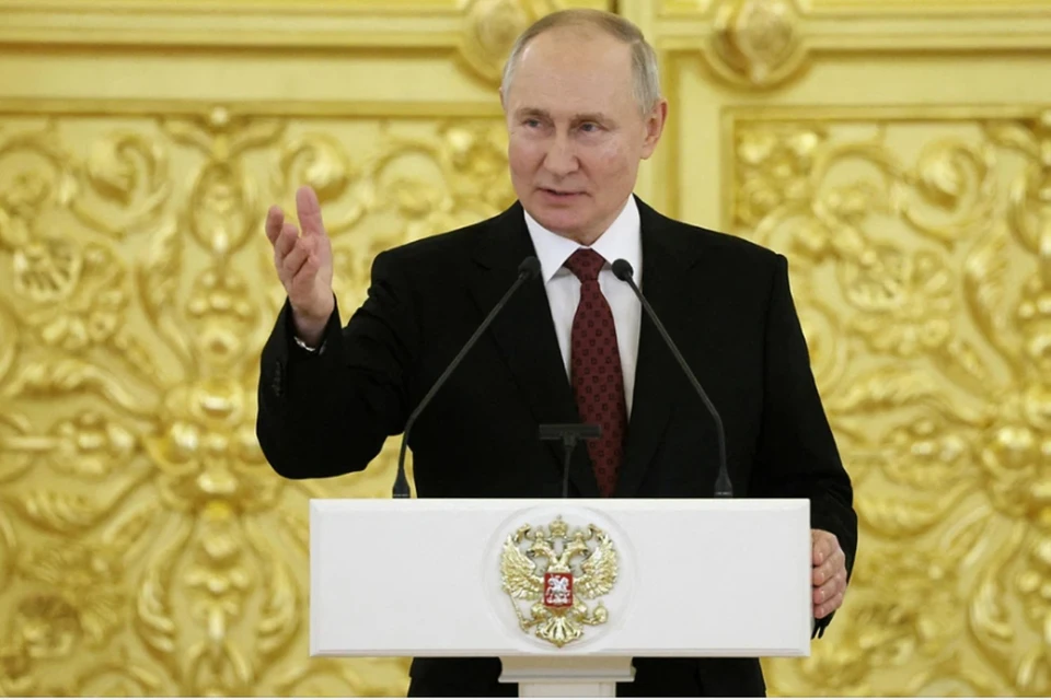 Президент РФ Путин присвоил космонавтам Петелину и Федяеву звания Героев России