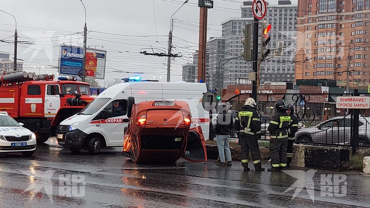 Легковушка перевернулась на Московском шоссе у автовокзала в Рязани - KP.RU