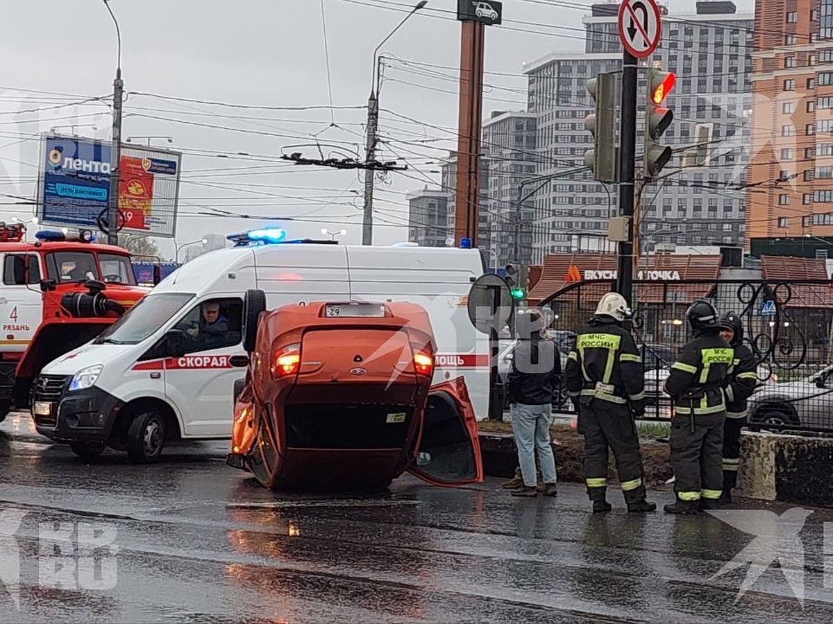 Легковушка перевернулась на Московском шоссе у автовокзала в Рязани - KP.RU