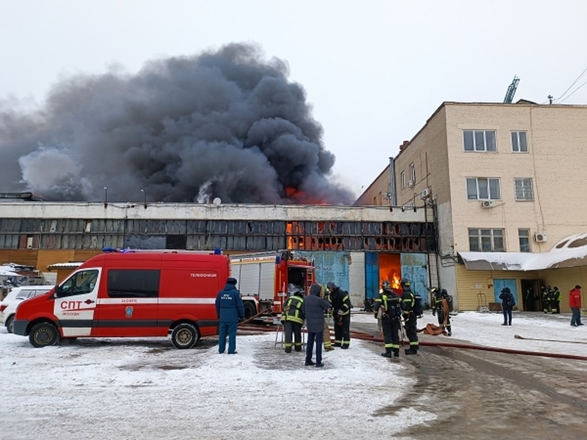 Ищут виновника: старый дом сгорел на улице Феликса Кона в Якутске - KP.RU