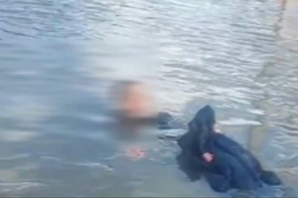 Оренбуржец упал в воду, находясь в состоянии опьянения и не мог самостоятельно передвигаться.