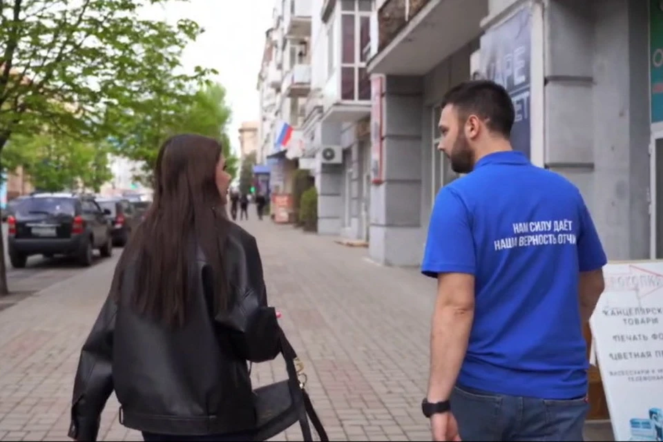 В Донецке активисты молодежного движения провели рейд по точкам продажи вейпов. Фото: Скриншот видео «МР»