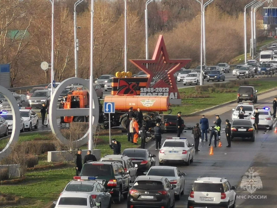 Пять человек погибли и двое пострадали в аварии на въезде в Уфу. Фото: МЧС по РБ