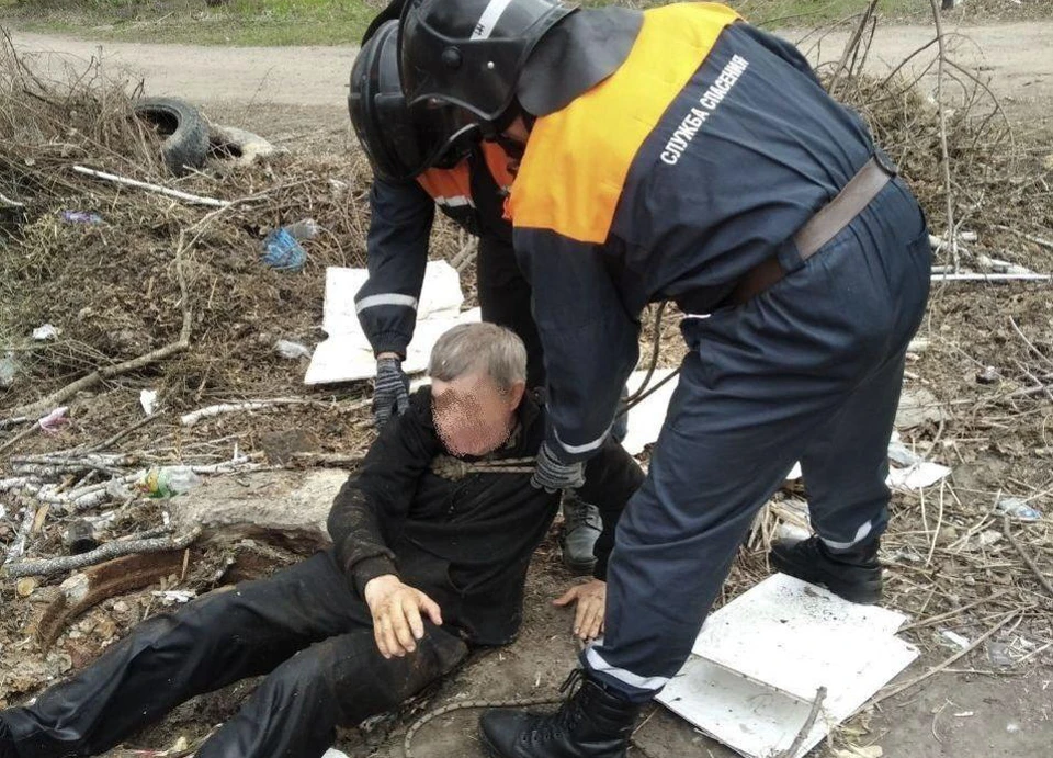 Ульяновские спасатели достали из глубокого колодца провалившегося туда мужчину | ФОТО: телеграм-канал Управления гражданской защиты Ульяновска