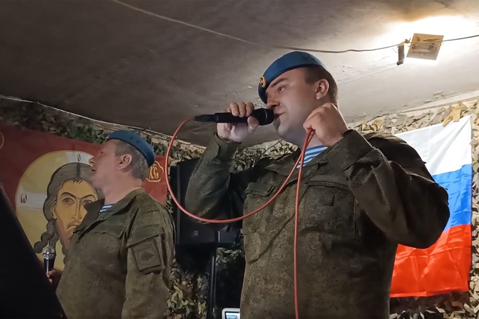 В Артемовске десантники спели хором: «Расплескалась синева, расплескалась»