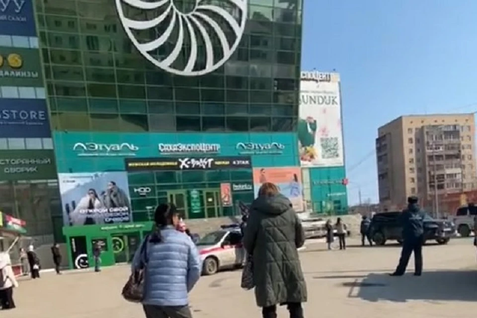 Людей эвакуировали из «СахаЭкспоЦентра» в Якутске Фото: предоставлено «КП» - Якутия»