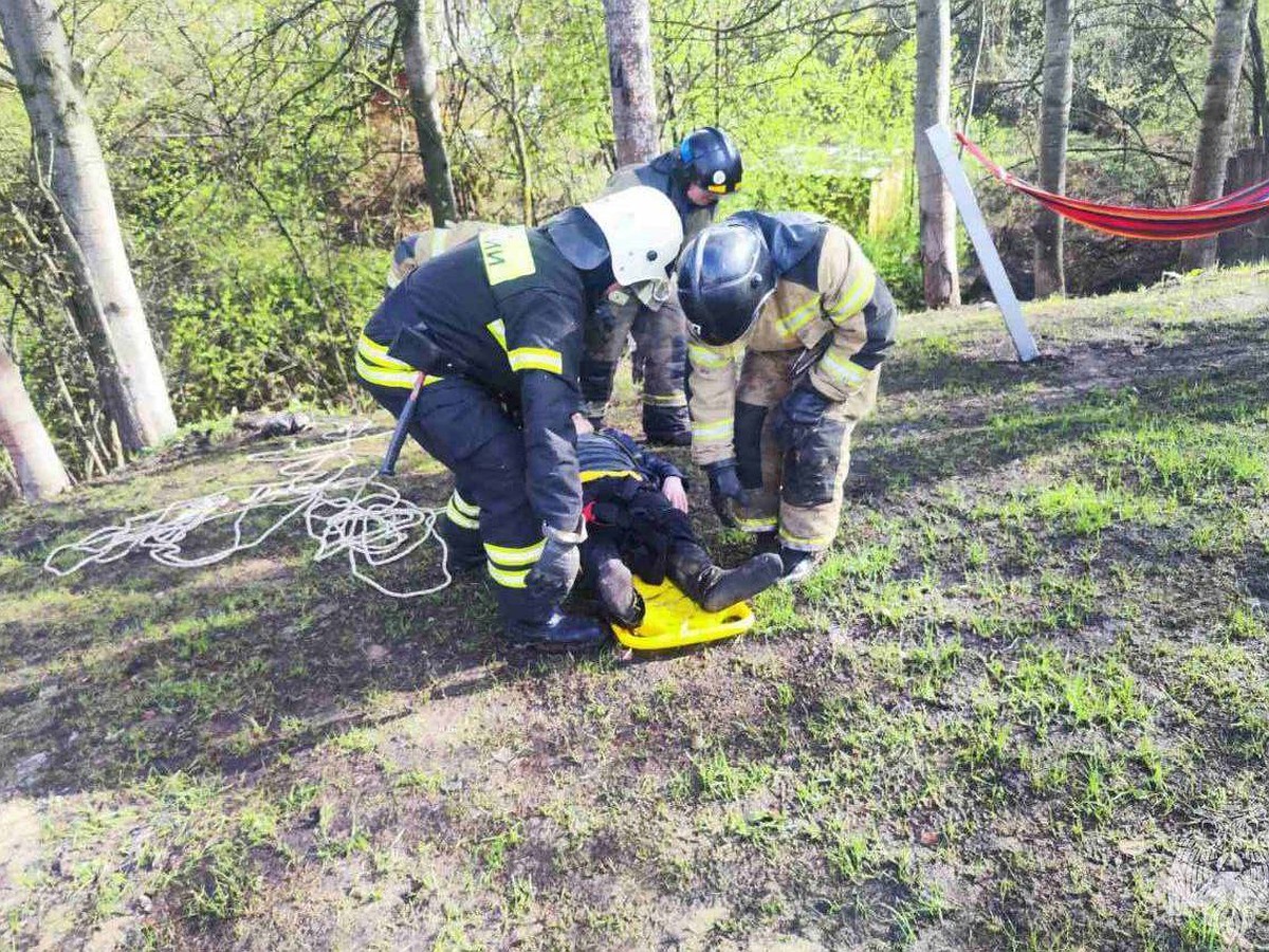 Упавшего в овраг мужчину спасли в Нижегородской области - KP.RU