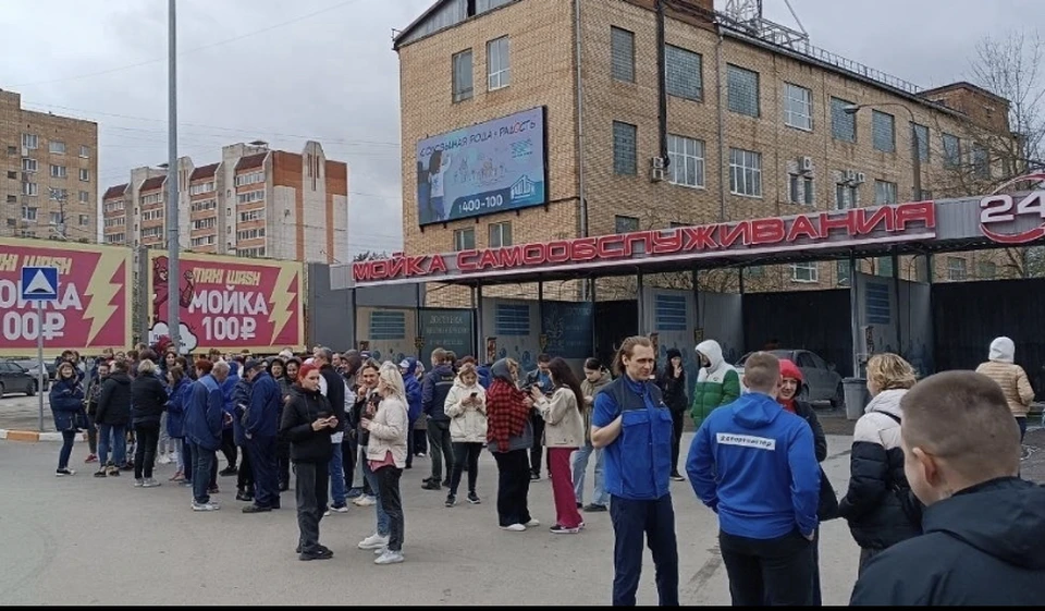 Посетителей ТРЦ «Макси» эвакуировали в Смоленске Фото: «Подслушано Смоленск» ВК.