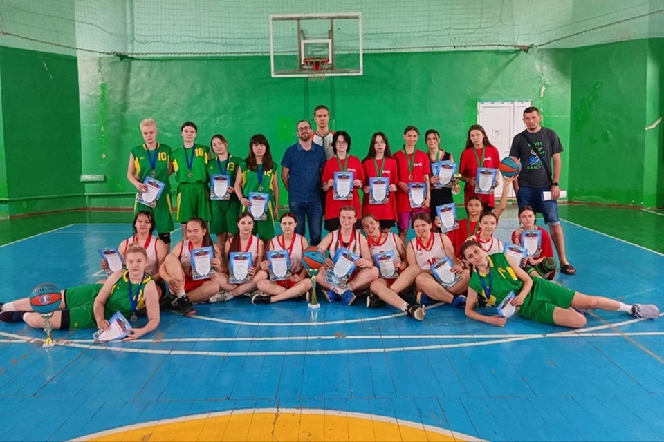 Команда Харцызского лицея №25 стала обладателем кубка Главы ДНР по баскетболу. Фото: ТГ/Мартынов