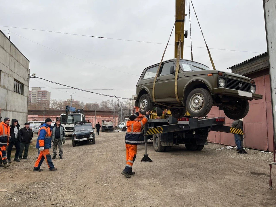 Более 300 тонн гуманитарного груза и 44 автомобиля отправили из Иркутска в зону проведения специальной военной операции