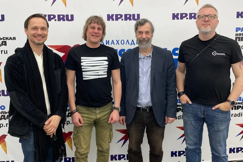 Даниэль Зарецкий (третий слева). Фото: радио «Комсомольская правда»-Сахалин»