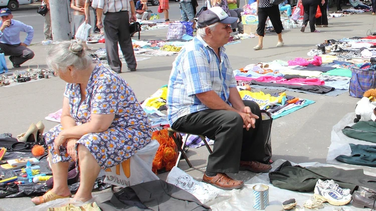 Бывший глава КС Александр Тэнасе заявил, что все бабушки на рынке в Молдове сидят с айфонами и смотрят видео: Лучше бы подсказал, как на пенсию 2000 леев ноги не протянуть