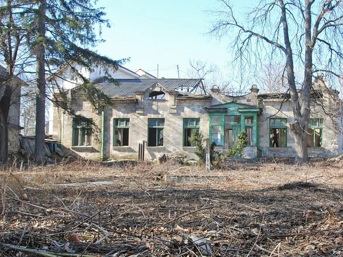 Дом Брежнева в Кишиневе, памятник Национального значения, превращается в  руины: Журналисту “КП” удалось побывать внутри строения и разведать тайны  этого места - MD.KP.MEDIA