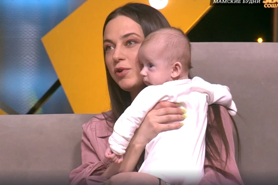 Арина Рыженкова с сыном Никитой. Фото: кадр видео.