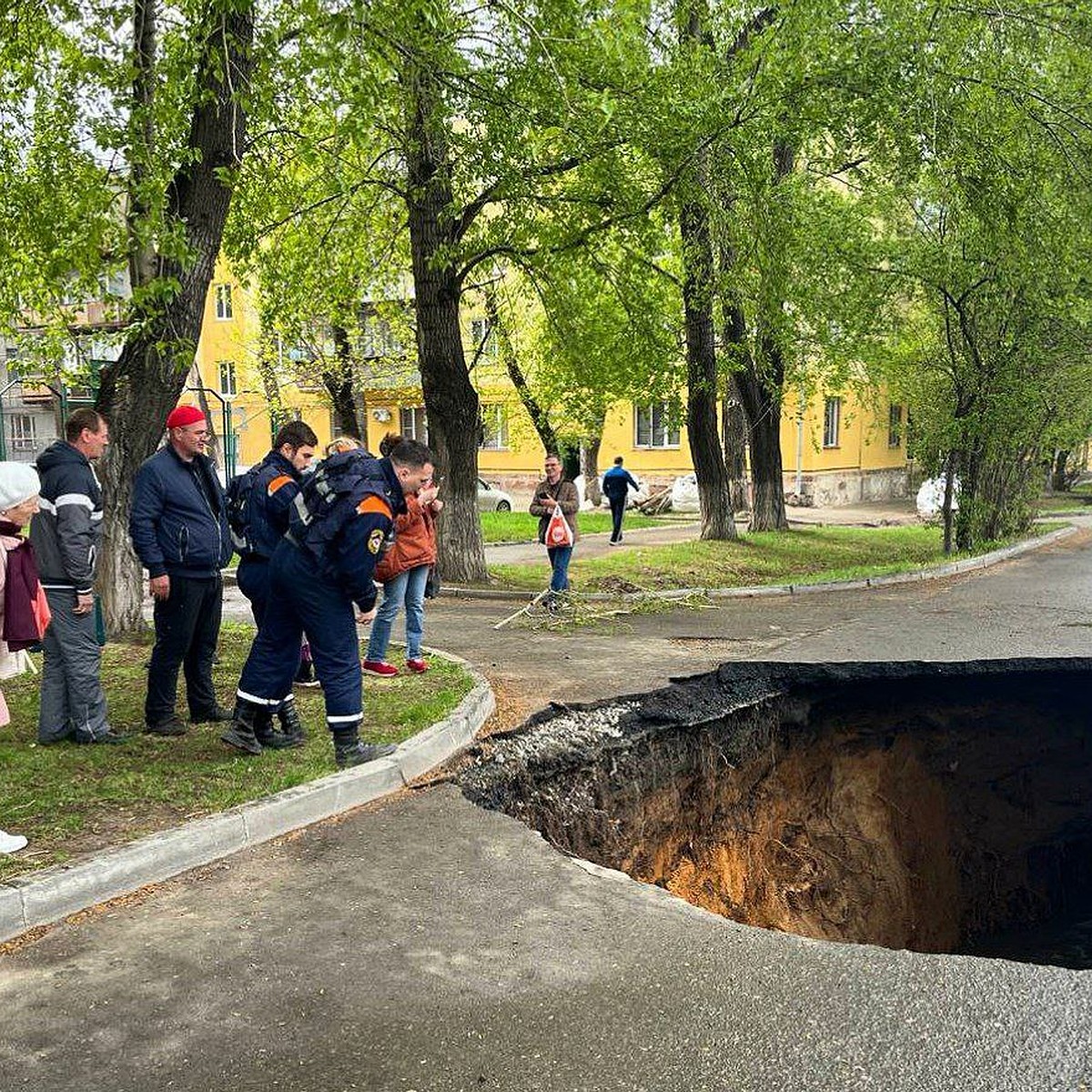 В мэрии назвали причину обвала асфальта на Первой Пятилетки - KP.RU