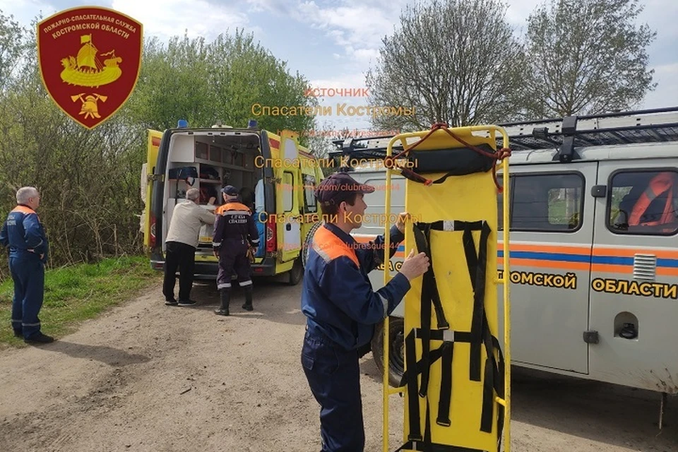 Спасатели помогли травмированному кайтсерфингисту. ФОТО: СПАСАТЕЛИ Костромы Пожарно-спасательная служба