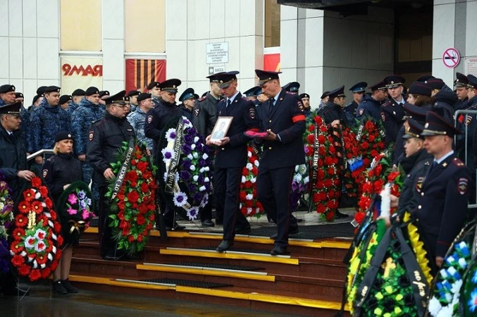 Героически погибших силовиков проводили в последний путь. Фото: пресс-служба ГУ МВД России по СКФО.