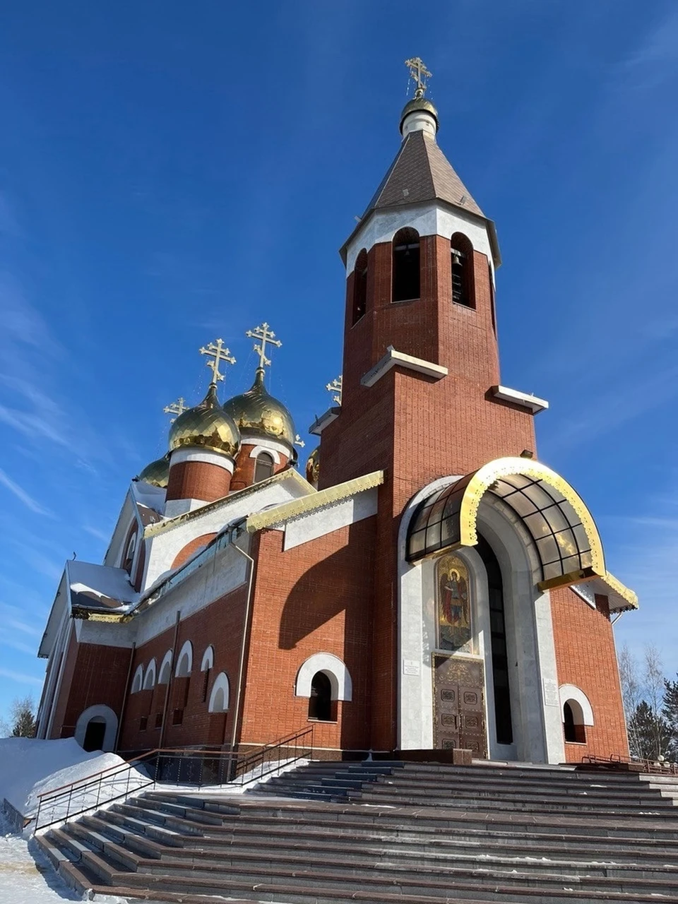 В Ноябрьске полицейские досмотрят верующих, пришедших в храмы на Пасху -  KP.RU