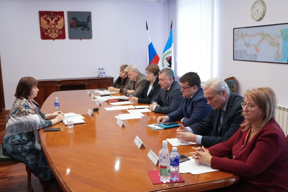Игорь Кобзев провел встречу с руководителем региональной ассоциации общественных объединений многодетных семей «Берегиня» Юлией Акишиной.