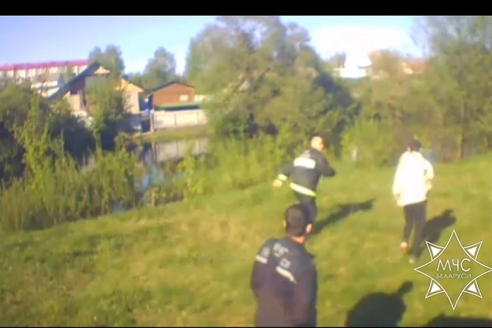 Подросток едва не утонул в Лепеле. Фото: стоп-кадр | видео МЧС.