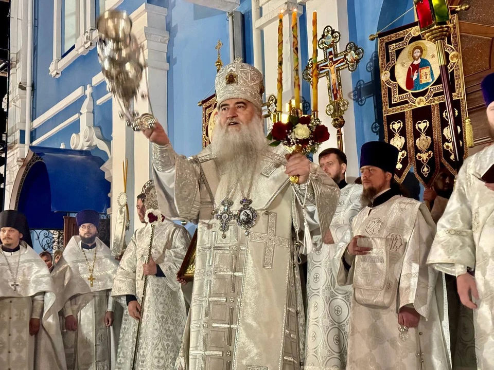 Митрополит Симбирский и Новоспасский Лонгин поздравлял прихожан в Спасо-Вознесенском кафедральном соборе