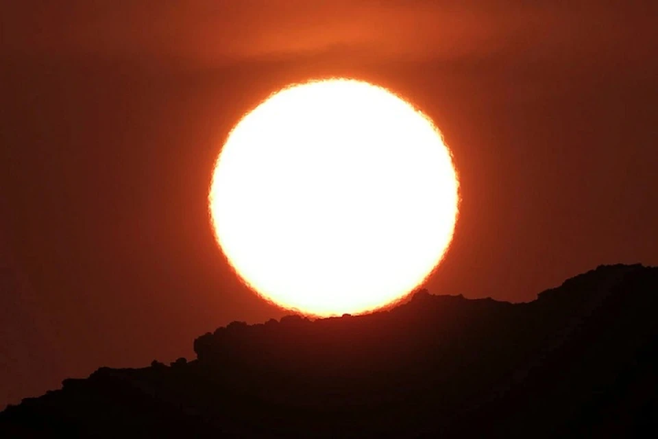 Две мощные вспышки произошли на Солнце за день. Фото: архив Reuters.