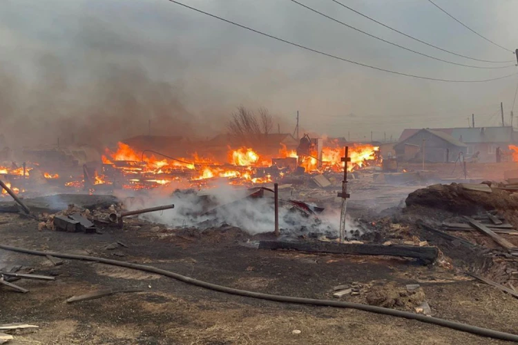 Число погибших выросло до двух, введен режим ЧС: последствия пожара в Братском районе Иркутской области
