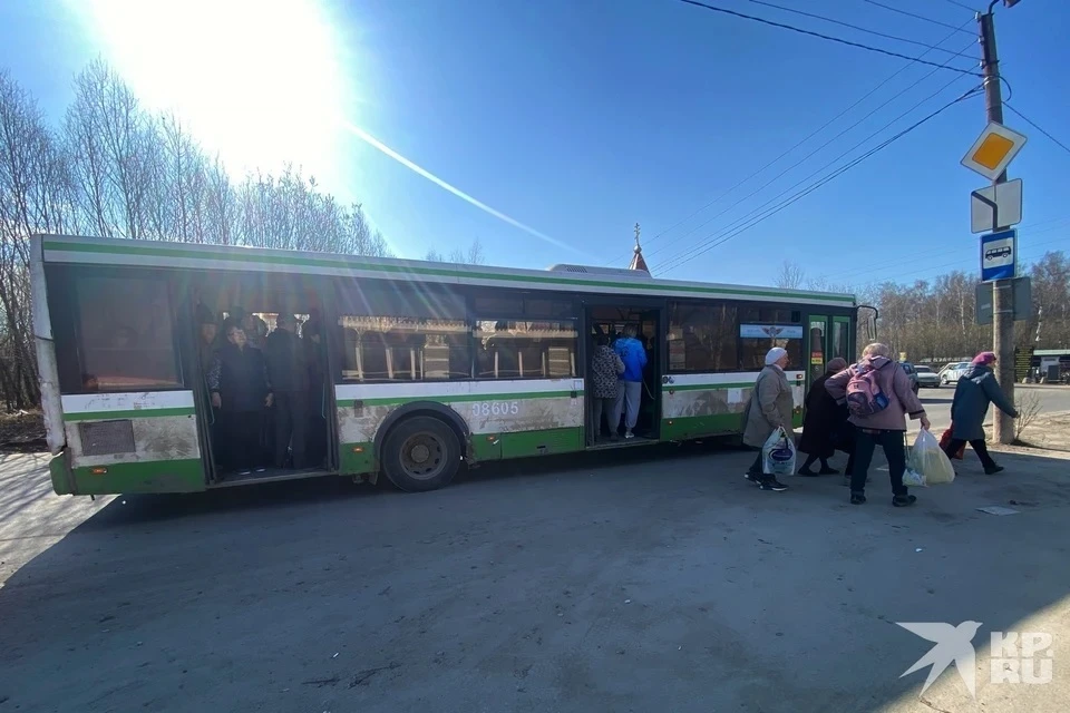 Дополнительные автобусы на кладбище пустят в Рязани на Красную горку и Радоницу - 12 и 14 мая.