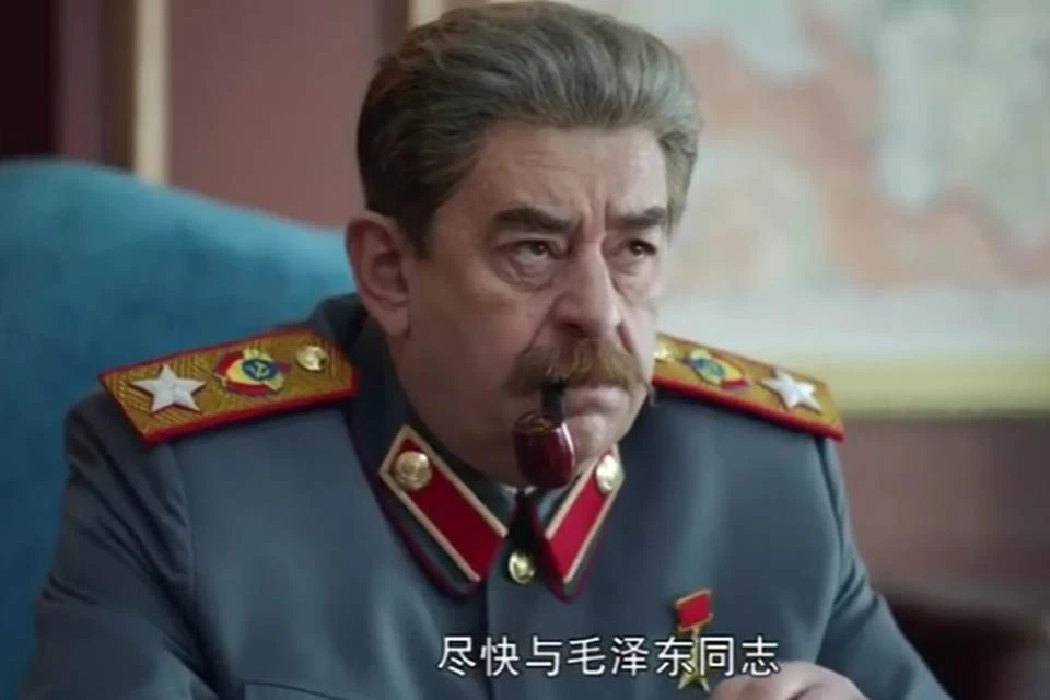 Актер Гузун объяснил импровизацией появление мата в речи Сталина в сериале