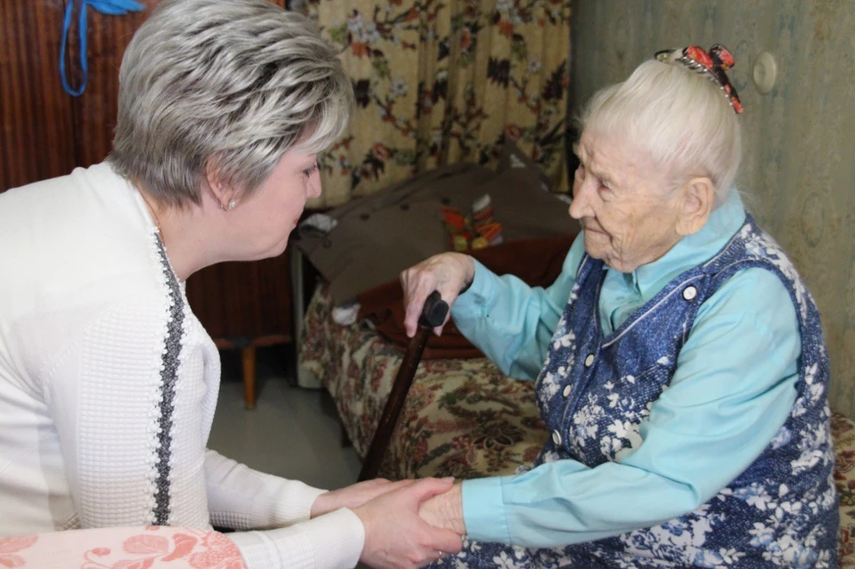 Глава Саратова поздравила 103-летнюю ветерана ВОВ (фото: тг "Лада Мокроусова")