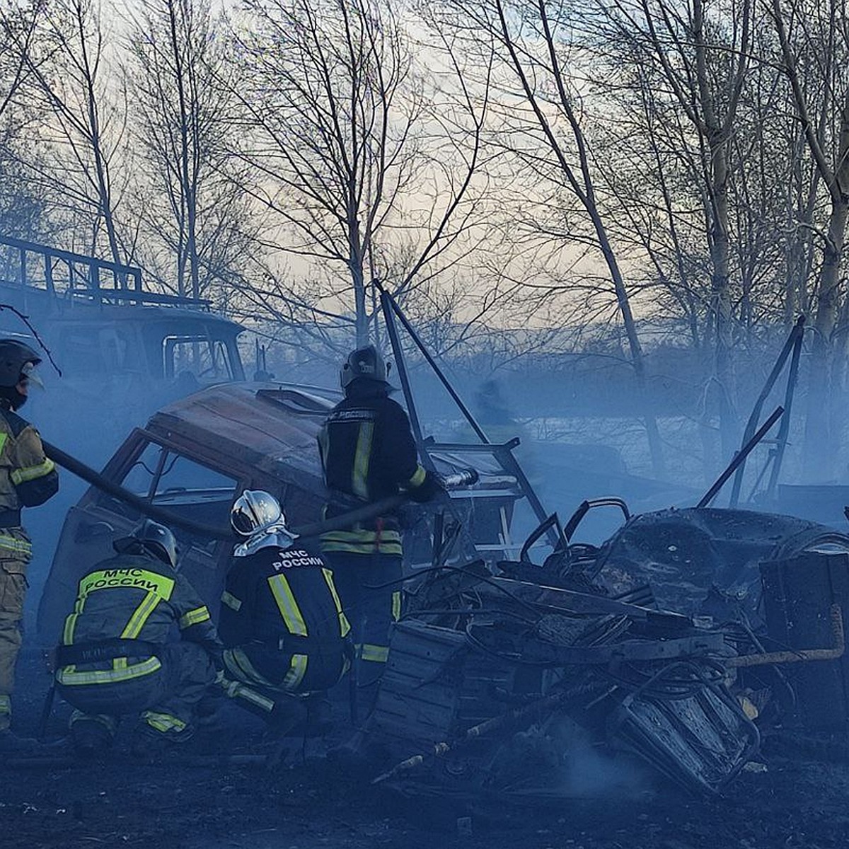 В крупном пожаре на окраине Красноярска сгорели два дома - KP.RU