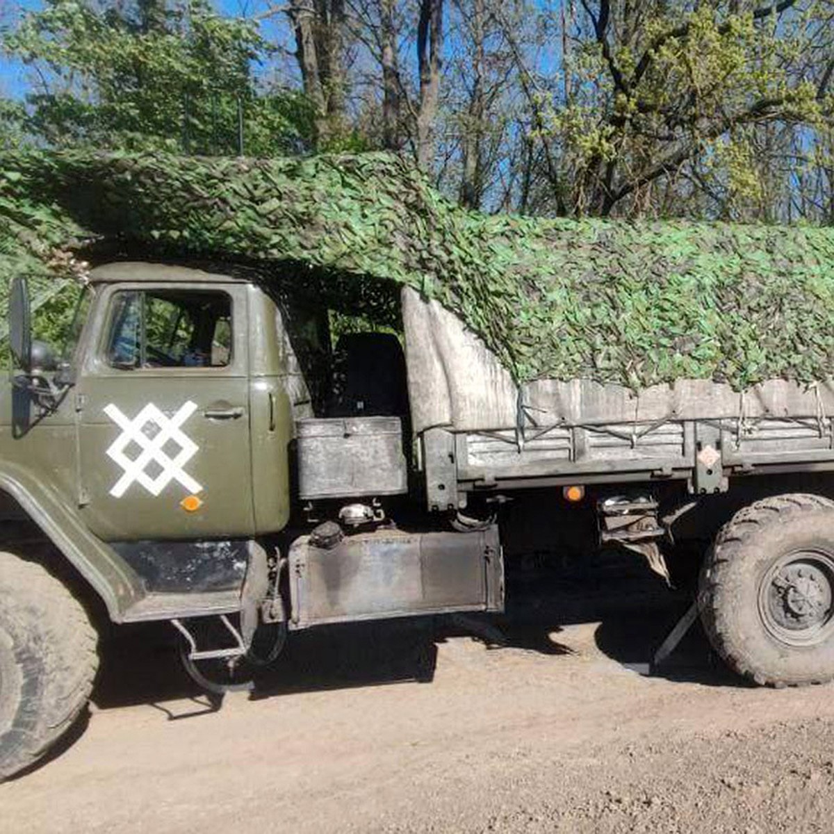 Новый знак на военной технике ВС России сравнили с «руной Гунгнира» - KP.RU