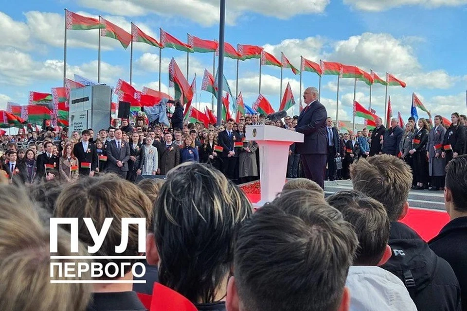 Лукашенко сказал о традиции чествования госсимволов Беларуси. Фото: телеграм-канал «Пул Первого».