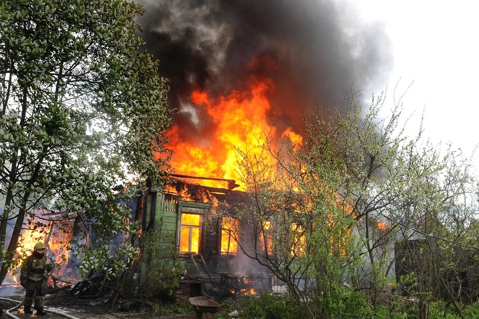 Молодая сибирячка сгорела в частном доме вместе с 5-летней дочкой