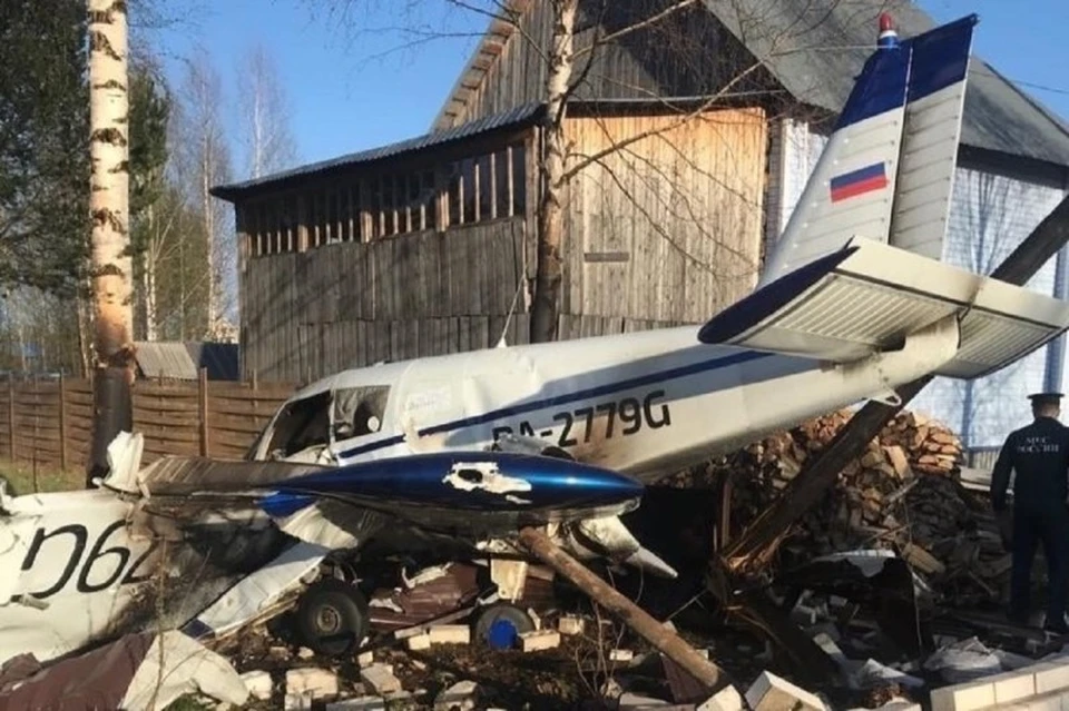 Стала известна возможная причина жесткой посадки самолета в Усть-Куломе в мае 2023 года. Фото Сыктывкарского следственного отдела на транспорте.