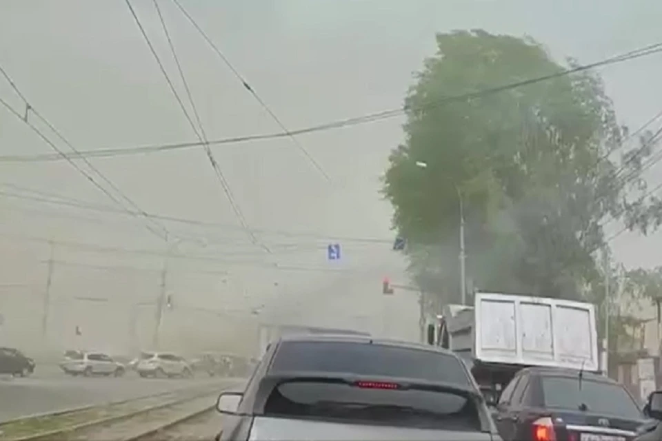 Ураган из пыли накрыл Новосибирске. Фото: стоп-кадр.