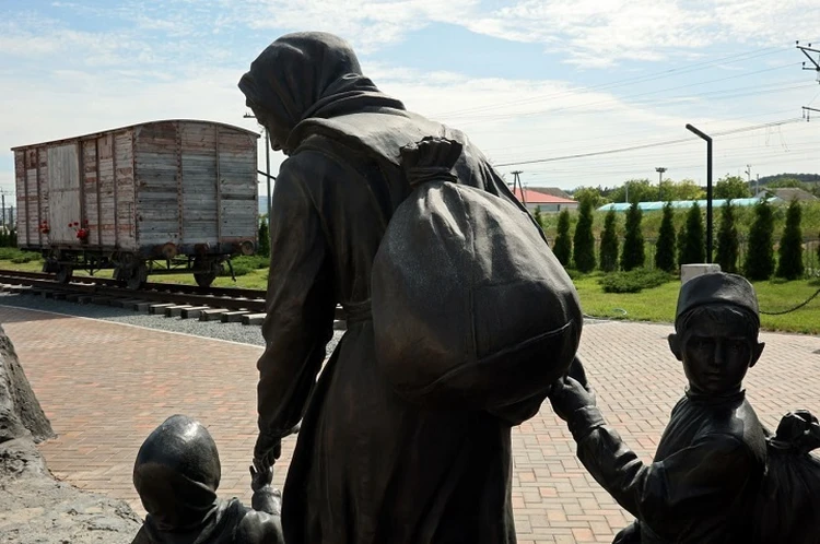 «Общая трагедия и боль»: в Крыму вспоминают жертв массовой депортации 1940-х годов