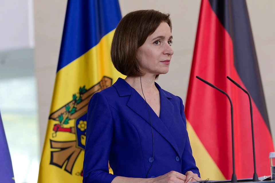 Майя Санду уверенно ведет Молдавию к поглащению страны Румынией.